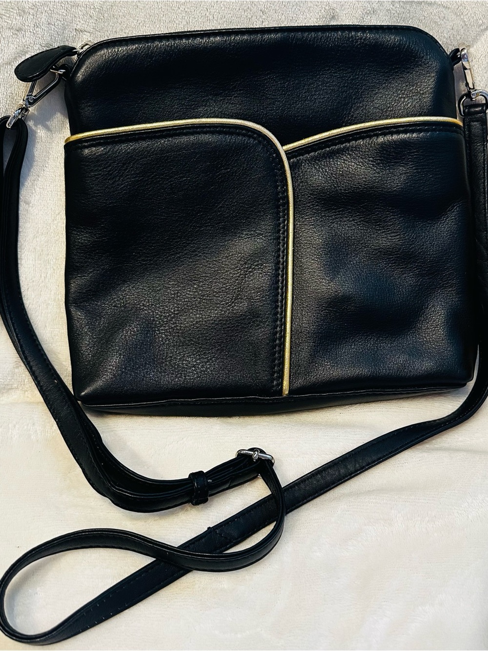 Ili New York Genuine Smooth Leather Crossbody Purse Black Gold RFID Distinctive